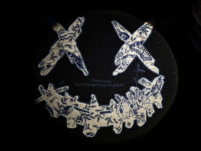 RickyisClown"Porselen Biru dan Putih"Tampalan Sulam Smiley Tee RIC“青花瓷”贴布绣笑脸短袖